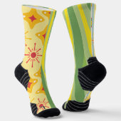 Retro Sunshine Patterns – Bold Colorful ソックス (傾斜あり)