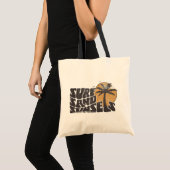 Retro Surf Sand Sunsets Palm Tree Beach Vibes トートバッグ (正面(商品))