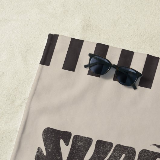 Retro Surf Sand Sunsets Palm Tree Beach Vibes ビーチタオル (インサイチュ)