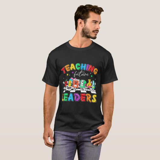 Retro Teaching Future Leaders Groovy Teacher Back  Tシャツ (正面フル)