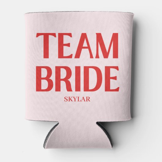 Retro Team Bride Bachelorette Red Pink 缶クーラー (正面)