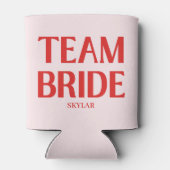 Retro Team Bride Bachelorette Red Pink 缶クーラー (裏面)