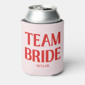 Retro Team Bride Bachelorette Red Pink 缶クーラー (缶裏面)