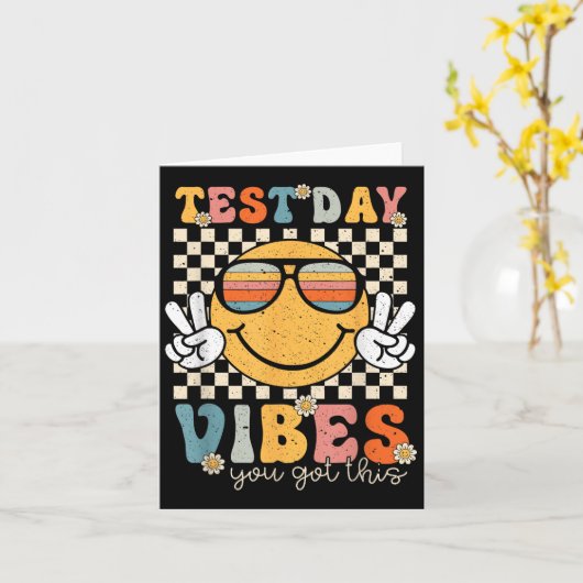 Retro Test Day Vibes You Got This Motivation Teach カード (黄色い花)