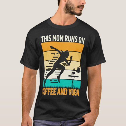 Retro This Mom Runs on Coffee and Yoga Apparel Yo Tシャツ (正面)