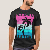Retro Tropical Sunset Cancun Beach Mexico Summer V Tシャツ (正面)