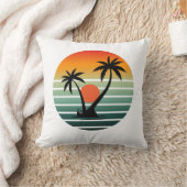 Retro Tropical Sunset with Palm Trees クッション (ブランケット)