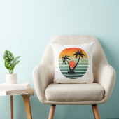 Retro Tropical Sunset with Palm Trees クッション (椅子)