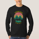 Retro Trunk Bay Vacation Souvenir Palm Tree Tシャツ (正面)