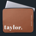 Retro Typography Terracotta Personalized ラップトップスリーブ<br><div class="desc">Make your laptop stand out with this custom laptop case featuring bold retro typography. Personalize it with your name and a short phrase to create a design that is completely your own. Choose from a range of colors to suit your style or workspace. Great for school, work, or travel, this...</div>