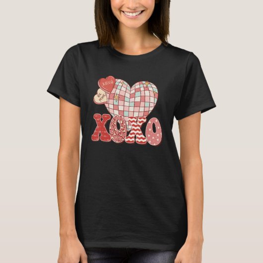 Retro Valentine's Day XOXO Love Disco Heart Valent Tシャツ (正面)