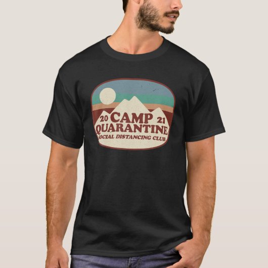 Retro Vintage Camp Quarantine Funny Social Distanc Tシャツ (正面)