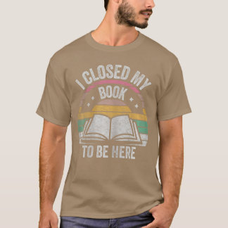 Retro Vintage I Closed My Book To Be Here Book Lov Tシャツ