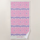 Retro vintage pink purple flower pattern  ビーチタオル (正面)