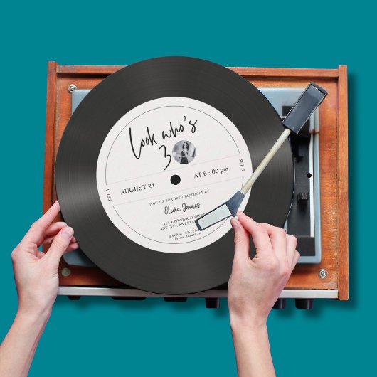 Retro vinyl record look who’s 30, 30th birthday in 招待状
