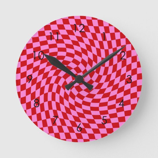 Retro Warped Red Pink Checks Checkered ラウンド壁時計 (正面)