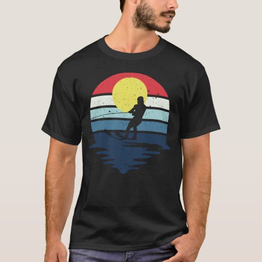 Retro Water Ski Skiing Sunset Water Sports friend Tシャツ (正面)