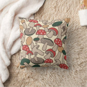 Retro Woodland Mushroom Foraging クッション (ブランケット)