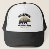 Retro Yosemite Bear Forest Trucker キャップ (正面)