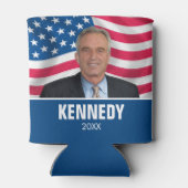 RFK JR - Robert Kennedy Photo 2024 缶クーラー (裏面)