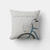 Rhode Island Coastal Cruiser Bike Throw Pillow クッション (正面)