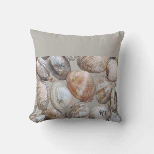 Rhode Island Quahog Clams Coastal Throw Pillow クッション (正面)