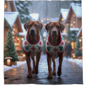 Rhodesian Ridgeback Dogs Christmas Snow Holiday シャワーカーテン (正面)