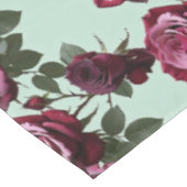 Rich Purple And Deep Red Roses On A Mint Green テーブルクロス (アングル)