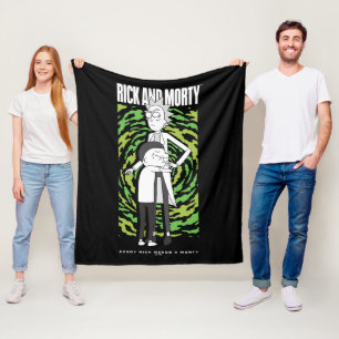 RICK AND MORTY™   モーティがリックを抱きしめる フリースブランケット