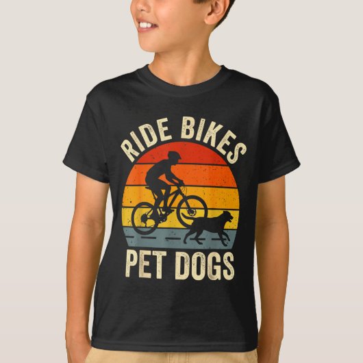 Ride bikes pet dogs funny saying for cycling and tシャツ (正面)