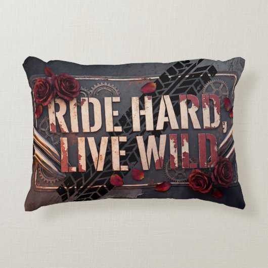ride hard, live wild アクセントクッション (正面)