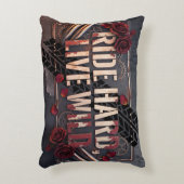 ride hard, live wild アクセントクッション (正面(垂直))