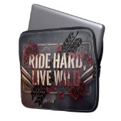 ride hard live wild ラップトップスリーブ (正面左)