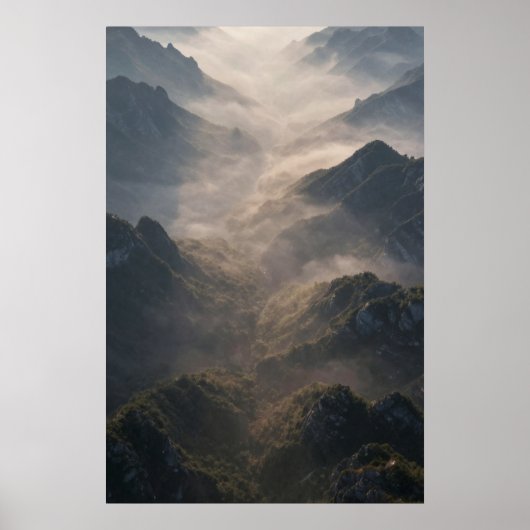 Ridge lines dissolving into morning fog. Soft and ポスター (正面)
