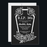 Rip 30sブラックバラ棺40th誕生日パーティー 招待状<br><div class="desc">30代の誕生日パーティー祝の招待女性の40歳の誕生日。黒いデザイン白い手紙、棺、バラと言葉"若者の死"。お客様のパーティー詳細とRSVP情報でパーソナライズする。</div>