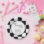 RIP Halloween Black and White Check Party ペーパープレート (パーティー)