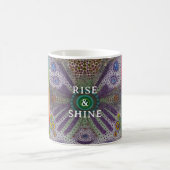 “Rise and Shine – Abstract Rainbow Power Mug” コーヒーマグカップ (中央)