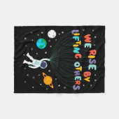 Rise Children Apparel Uni-kids Black Small We Rise フリースブランケット (正面(横))