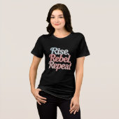 Rise, Rebel, Repeat – 女性の歴史の月 トライブレンドＴシャツ (正面全面)
