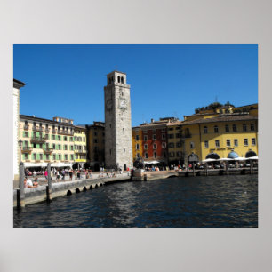 Riva del GardaのApponaleタワーと港。 ポスター
