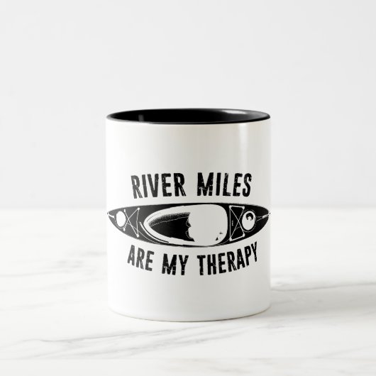 River Miles Are My Therapy Kayaking ツートーンマグカップ (中央)