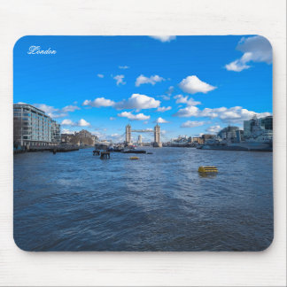 River Thames and Tower Bridge マウスパッド