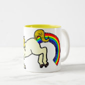 Riyah李Desigsnの虹のPoopingのユニコーン ツートーンマグカップ (正面右)