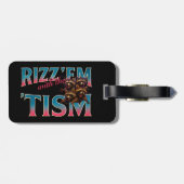 Rizz Em With The Tism Meme 自閉症 楽しい アライグマ ラゲッジタグ (裏面横)
