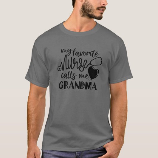 RNのおばあちゃんナナ私のお気に入りのナースは私をGと呼ぶ Tシャツ (正面)