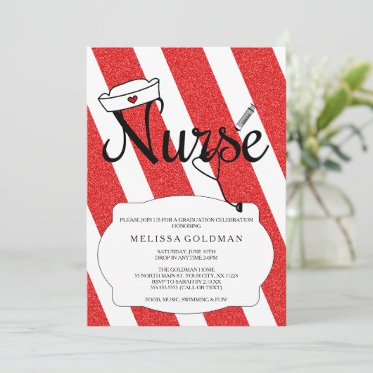 RNのナースの卒業の招待のおもしろいの赤いグリッターのデザイン 招待状 (スタンド正面)