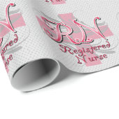 RNの公認看護師、ピンクの十字の渦巻 ラッピングペーパー (ロールコーナー)