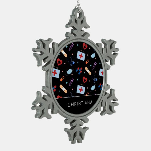 RNパーソナライズされたナース |医師の医療パターン スノーフレークピューターオーナメント (左)