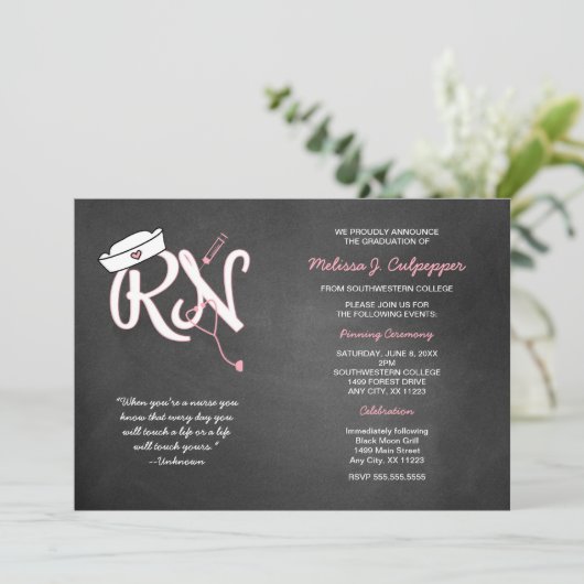 RN卒業ナースピン留め式招待状 招待状 (スタンド正面)