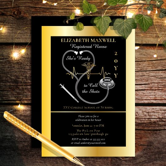 RN卒業パーティー彼女はショットを呼ぶ準備ができている 箔招待状